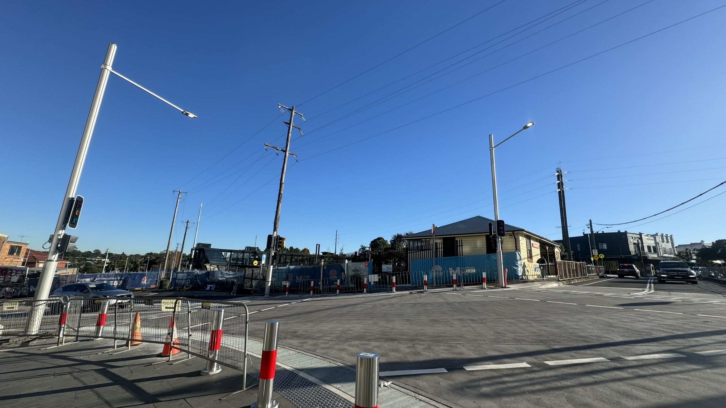 Intersection of Wardell Rd and Dudley St Showing New Traffic Lights