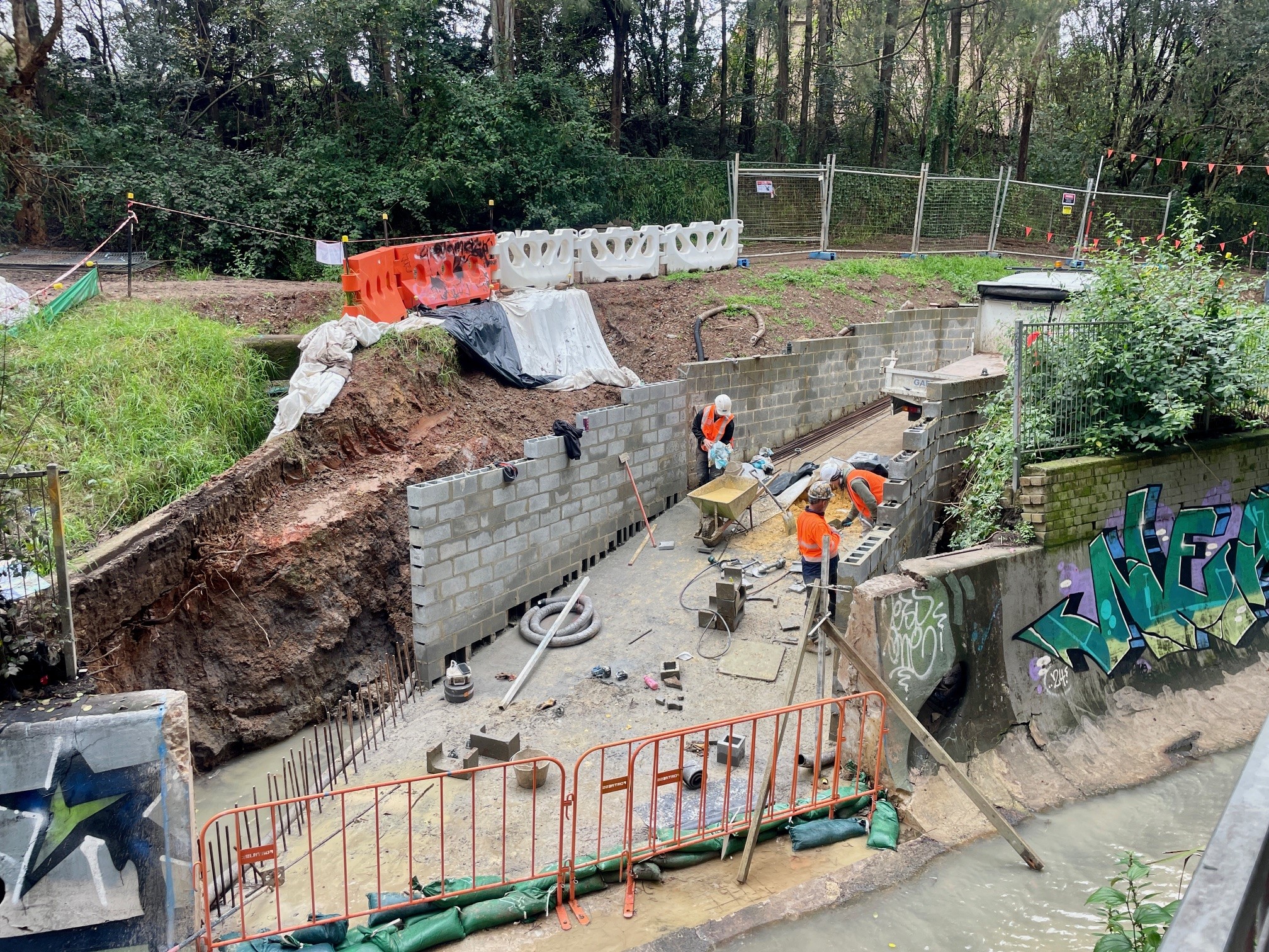 Cadigal temp ramp into canal works