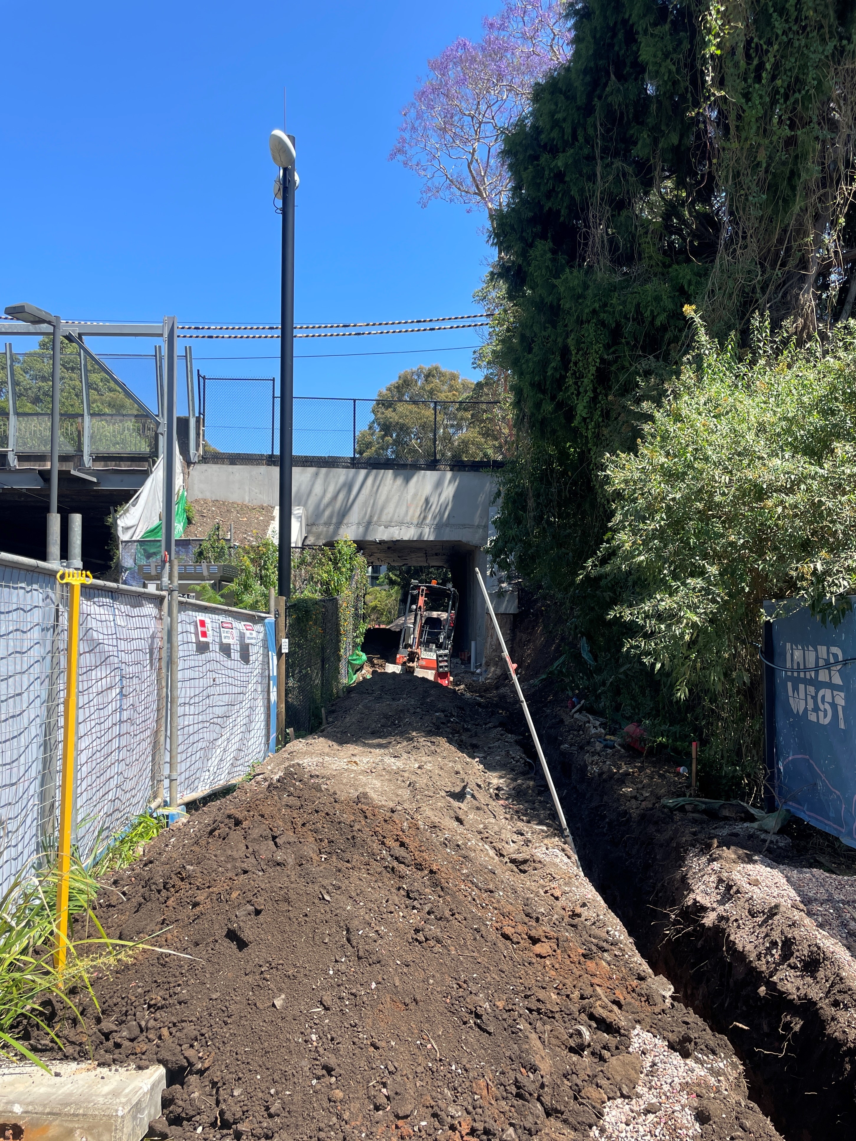 Davis St tunnel north side from street level 17 Oct 2024